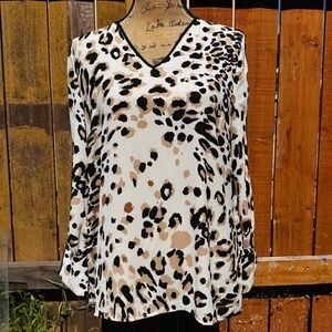 Beautiful Chico's Cream, Tan & Black Leopard  V-Neck Blouse w/Slitted sleeves